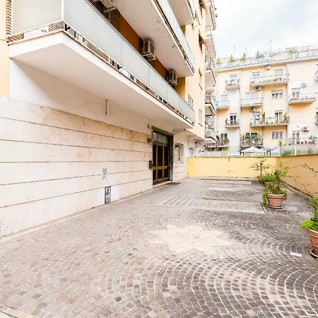 J.n.d.holidays * Roma